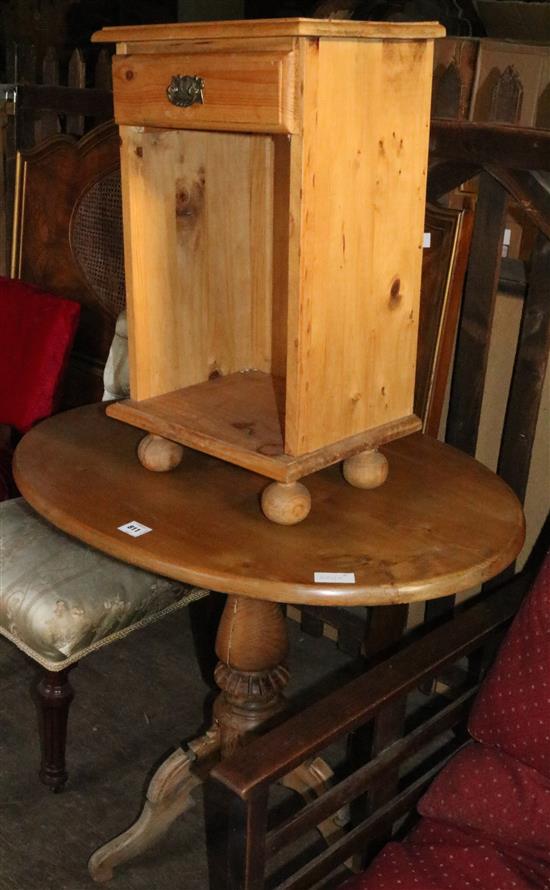 Pine oval tripod table & a bedside cabinet(-)